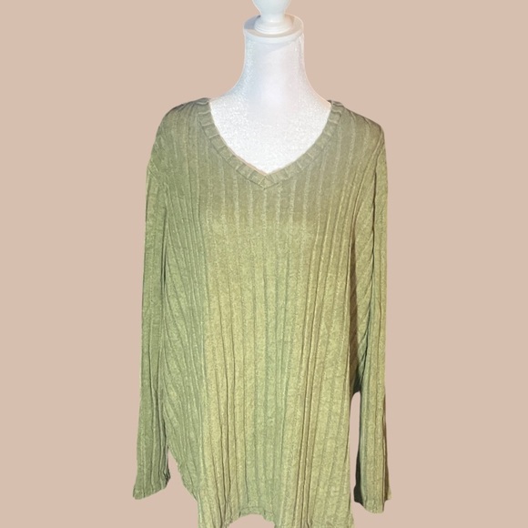 NWT Elegant Olive Green Ribbed V-Neck Sweater Perfect for Any Occasion Plus size - Picture 2 of 8